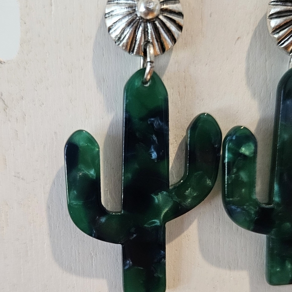 NWT'S - COWGIRL CONFETTI - Wild Cactus Silver Tone Stud Drop Earrings - Picture 3 of 7